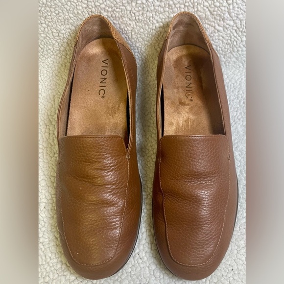 Vionic Elora Slip On Loafers In Tan Color Soft Leather Comfort & Style 
Size 8.5 - Picture 10 of 10